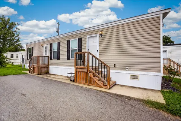 49 Imperial Ave, Washington, PA 15301