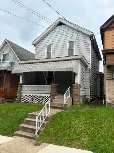526 Longfellow St, Vandergrift, PA 15690 - #2