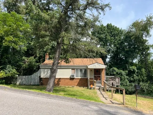 42 Grace St, Kennedy, PA 15136 - #1
