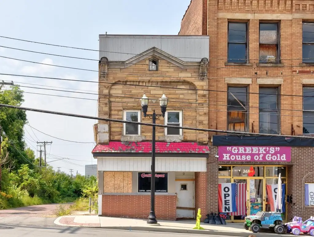 372 E Washington St, New Castle, PA 16101 - #1