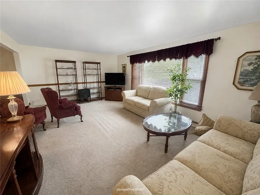 2 Meadow Dr, Greensburg, PA 15601 - #3