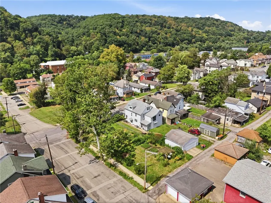 900 9th Ave, Beaver Falls, PA 15010 - #2