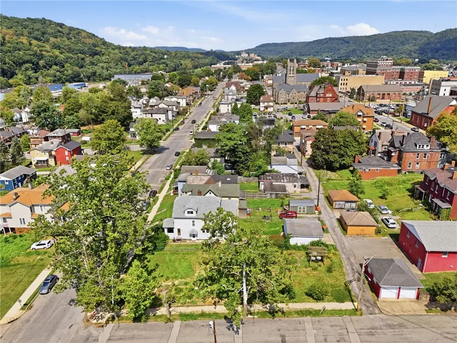 900 9th Ave, Beaver Falls, PA 15010 - #3