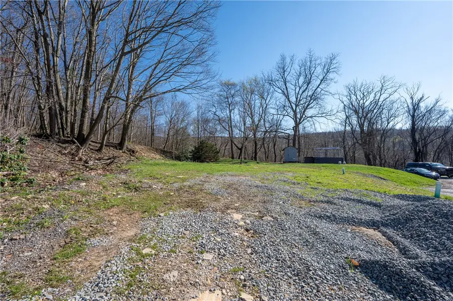 221 Malvina Ln, Latrobe, PA 15650 - #2