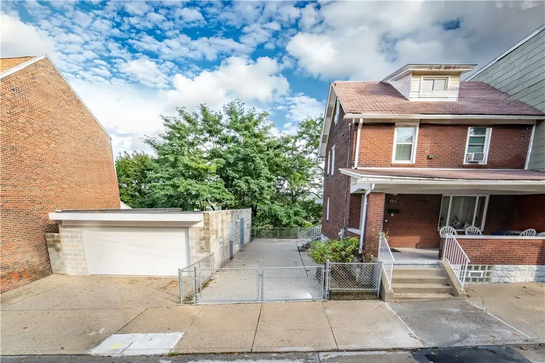 3231 Dobson St, Pittsburgh, PA 15219 - #1