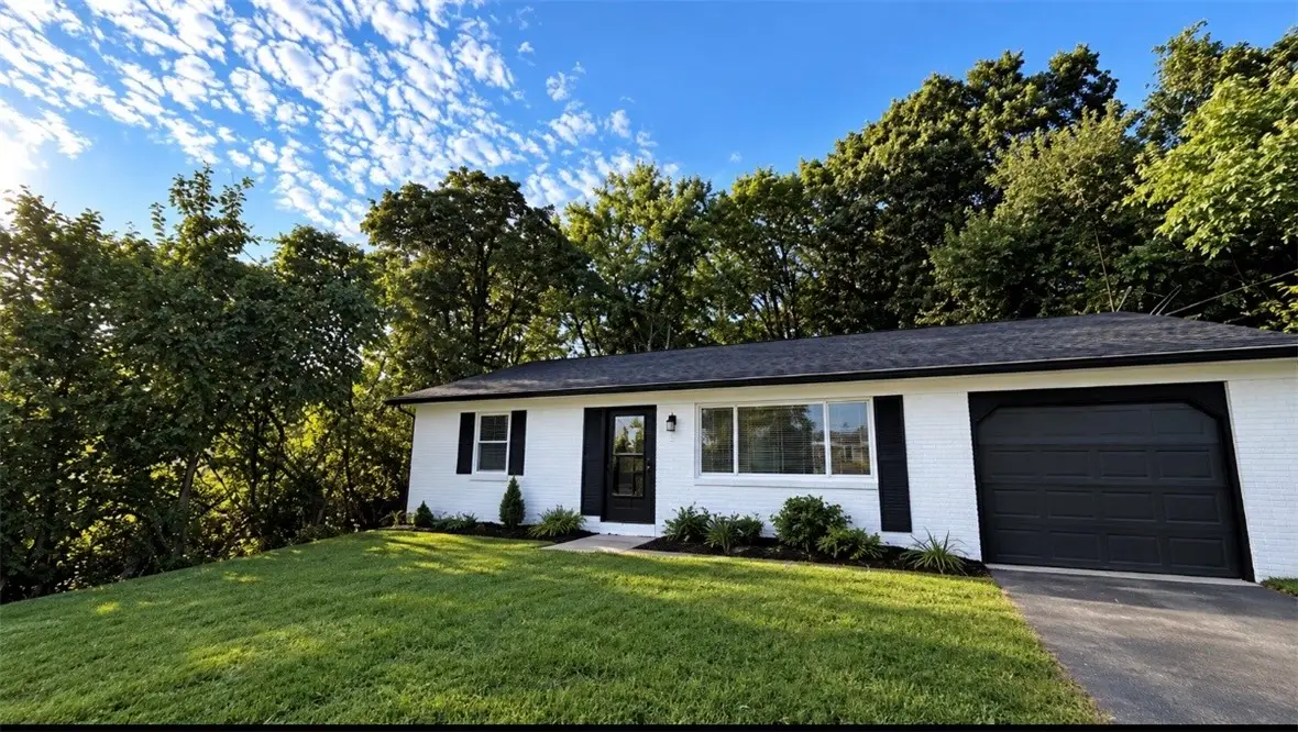 410 Cowan Dr, Elizabeth, PA 15037 - #1
