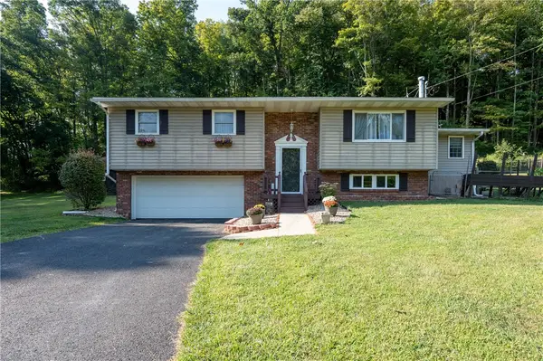 429 Four Mile Run Rd, Latrobe, PA 15650