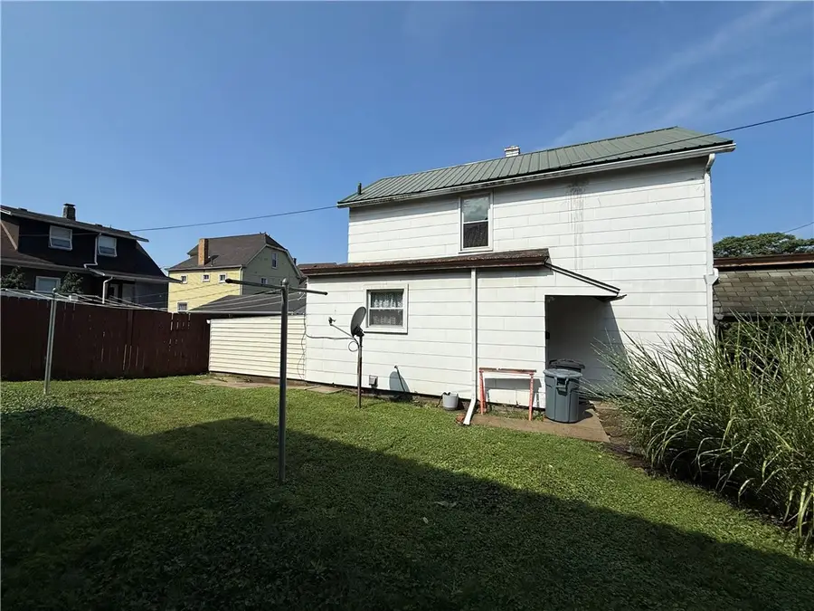 114 15th St, Vandergrift, PA 15690 - #3