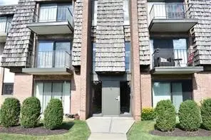 633 Forest Green Dr, Coraopolis, PA 15108 - #1
