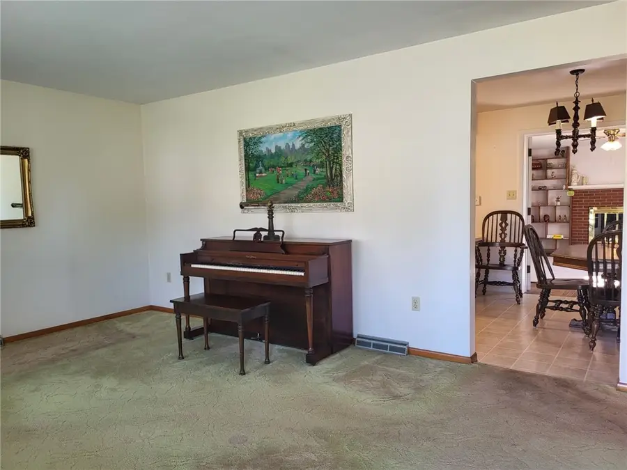 18 Joanne Dr, Latrobe, PA 15650 - #3