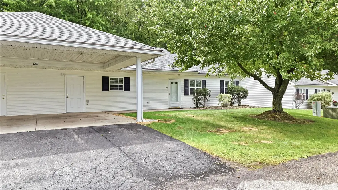 685 Theresa Ave #102, Hermitage, PA 16148 - #1