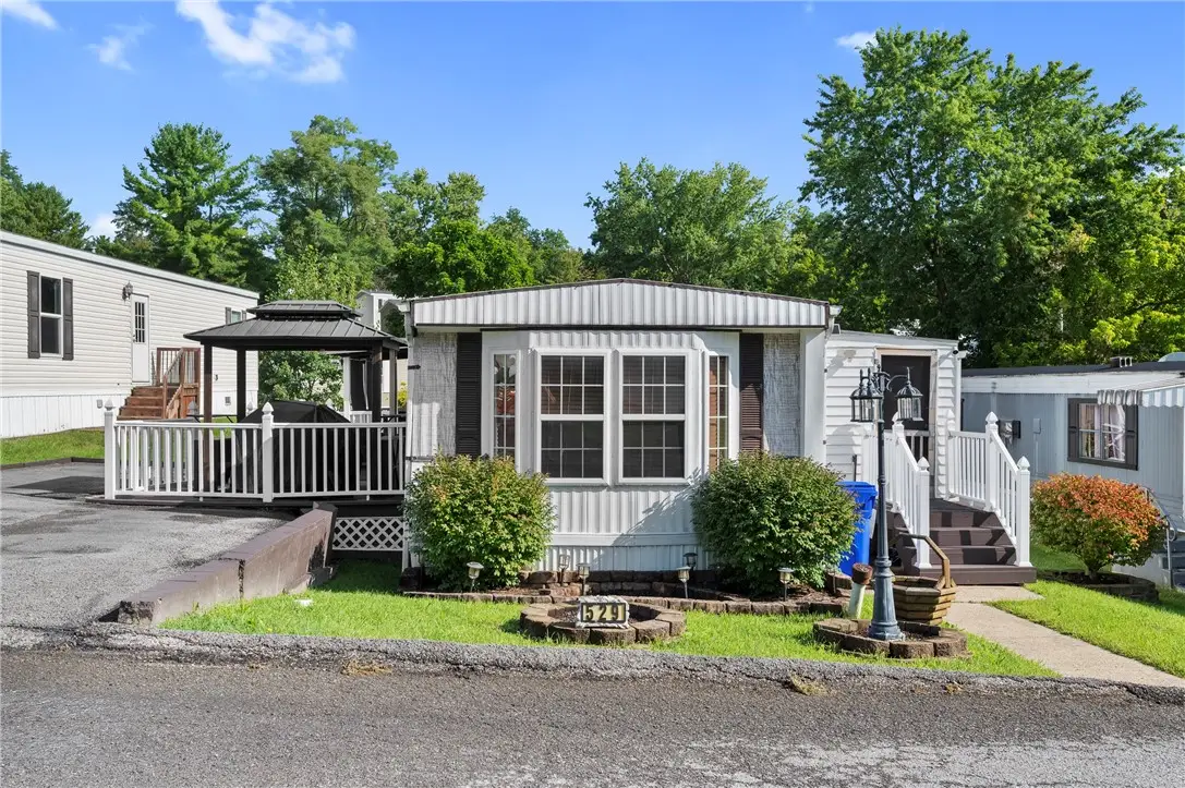 529 Mount Vernon Dr, Imperial, PA 15126 - #1