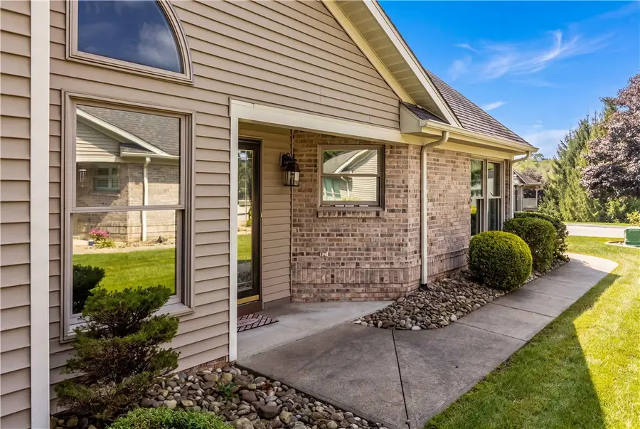 702 Hunt Club Dr, Greensburg, PA 15601 - #3