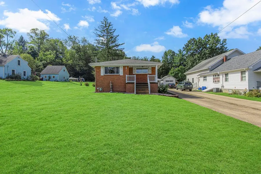 606 Golf Course Rd, Aliquippa, PA 15001 - #3