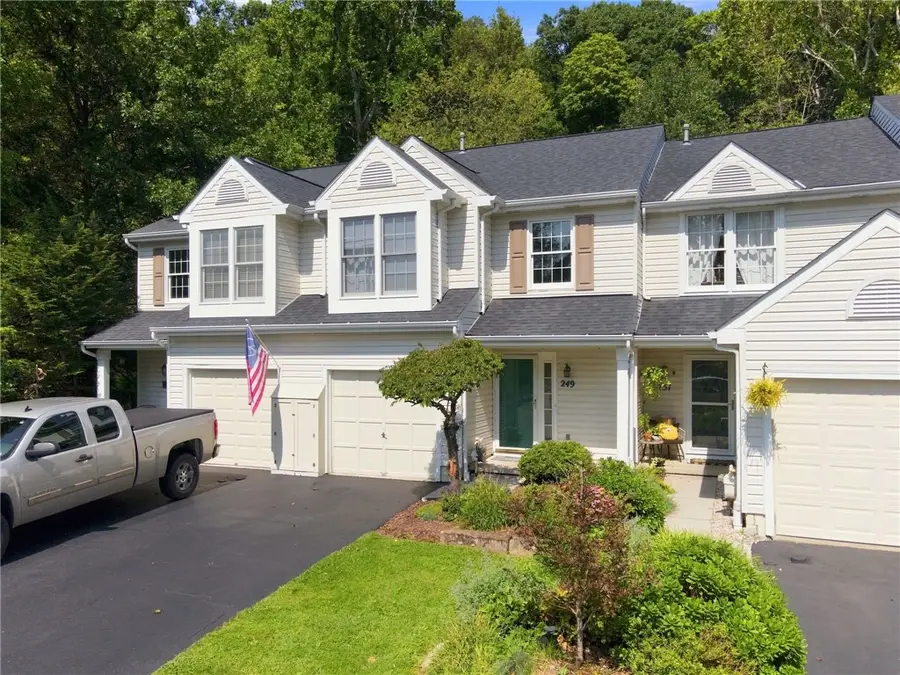 249 Commons Dr, Oakmont, PA 15139 - #2