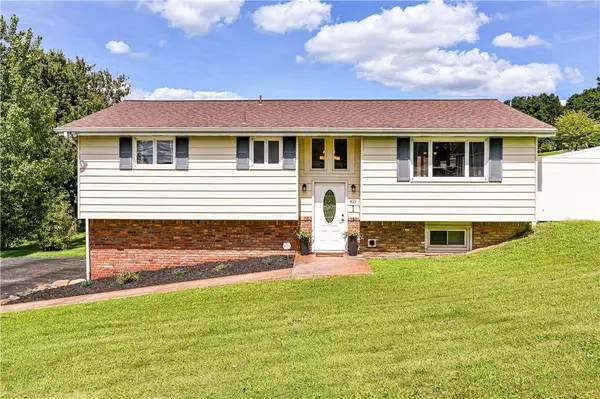421 Hillcrest Dr, Latrobe, PA 15650