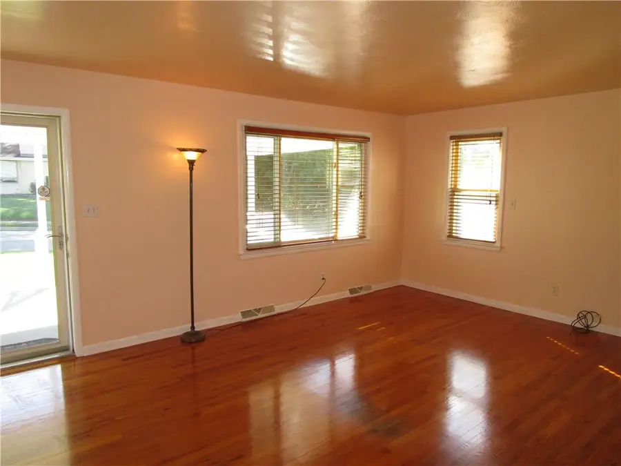 408 Indiana Ave., Farrell, PA 16121 - #3