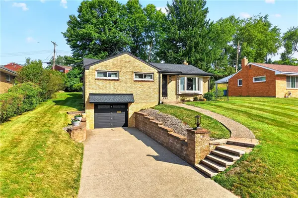 5032 Azalea Dr, Pittsburgh, PA 15236