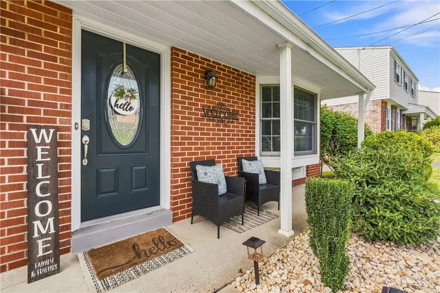 137 Windsor Dr, Irwin, PA 15642 - #2
