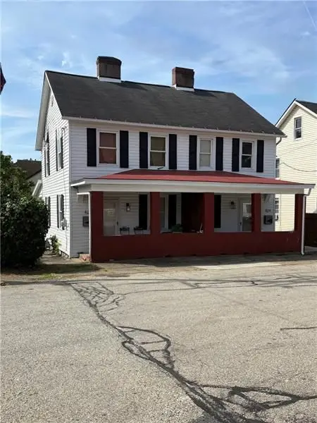 424-426 Cassett Ave, Jeannette, PA 15644