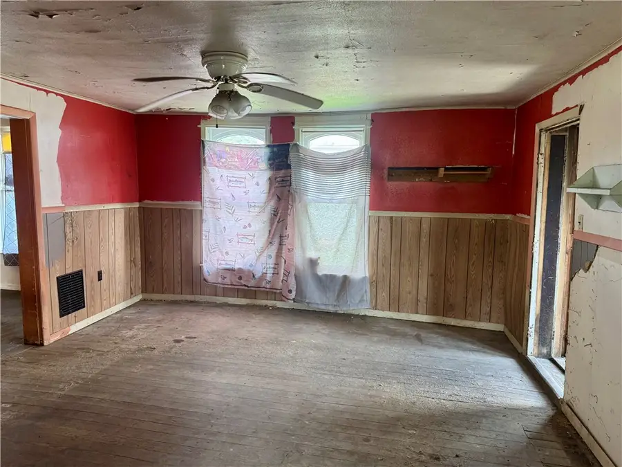 718 Fairview Rd, Petrolia, PA 16050 - #3