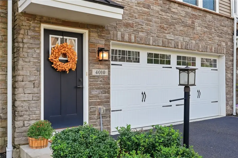 4010 Crown Dr, South Park, PA 15129 - #2