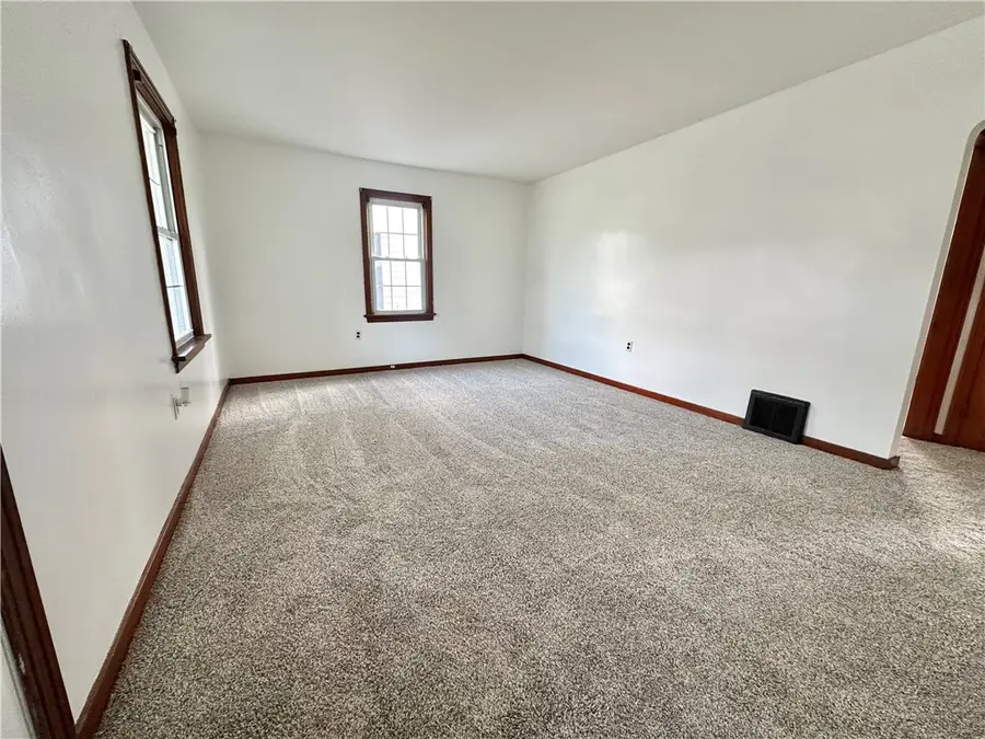 606 S 5th St, Youngwood, PA 15697 - #3