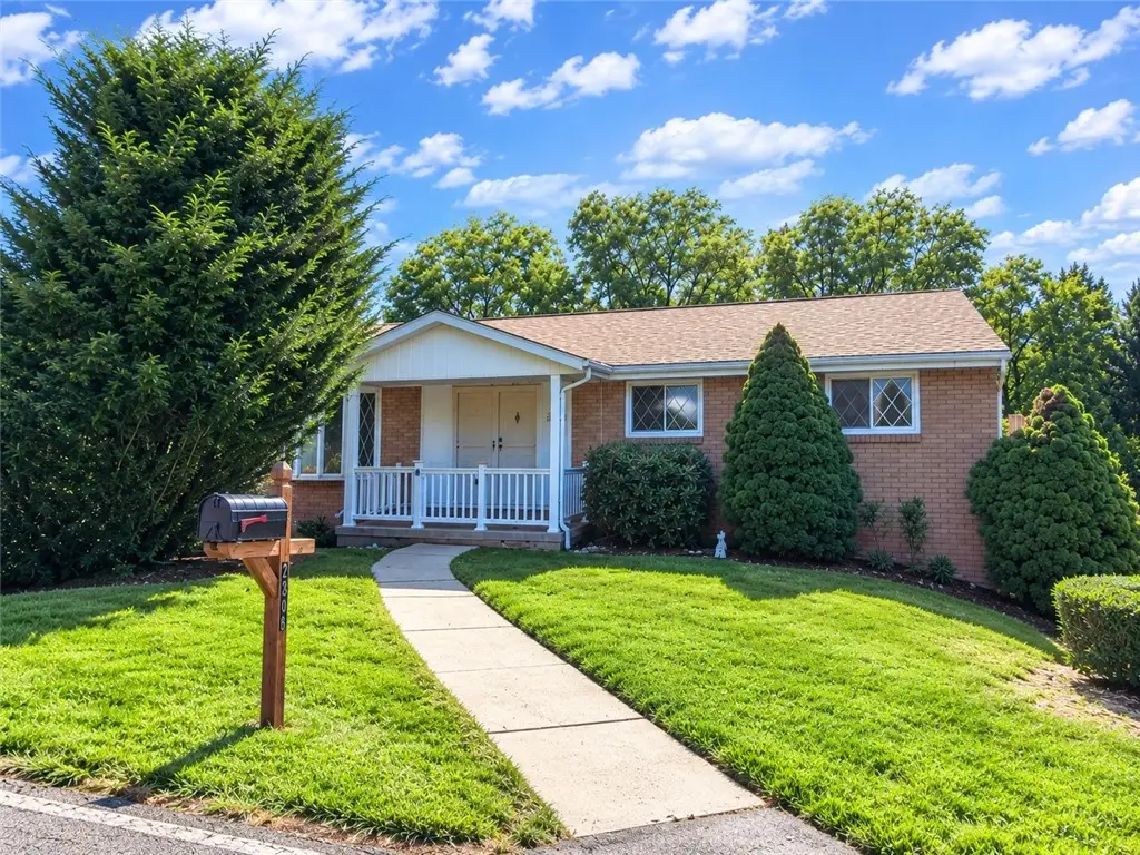 4308 Paradise Dr, Gibsonia, PA 15044 - #1