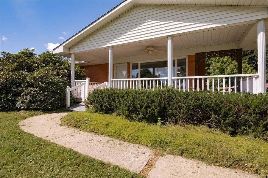 125 Baldwin Rd, New Castle, PA 16101 - #2