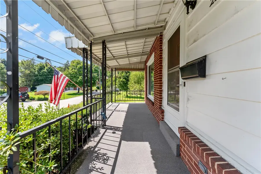 25 Barclay St, Greensburg, PA 15601 - #2