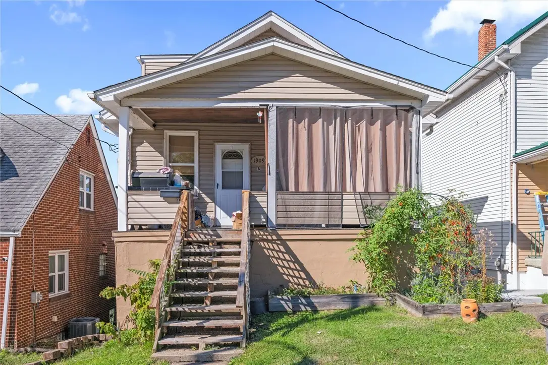 1909 Woodmont Avenue, New Kensington, PA 15068 - #1