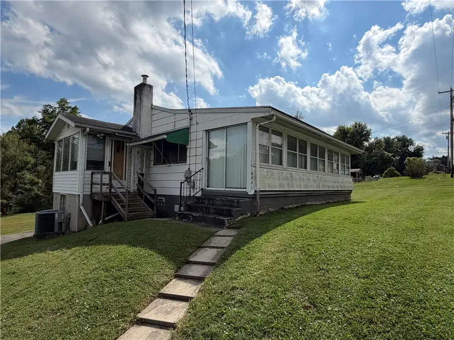 3031 W Crawford Ave, Connellsville, PA 15425 - #2