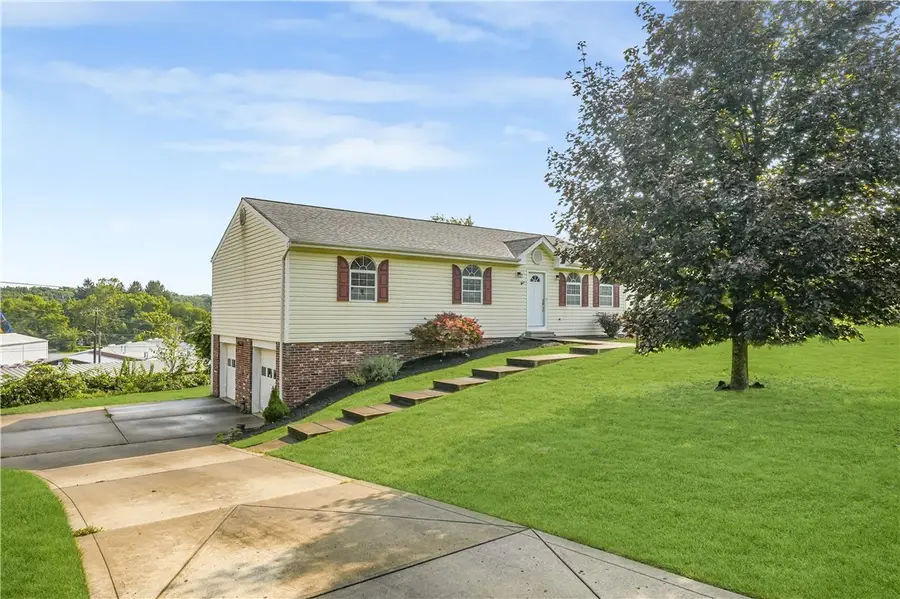 7326 Green Meadow Dr, Imperial, PA 15126 - #2