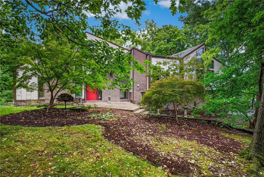 142 Riding Trail Ln, Pittsburgh, PA 15215 - #2