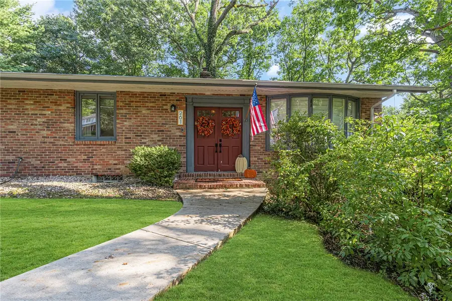 261 Geneva Dr, Aliquippa, PA 15001 - #3