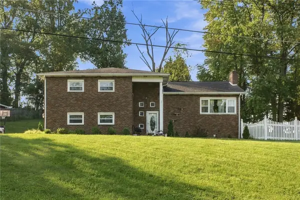 732 Morningstar Dr, Ellwood City, PA 16117