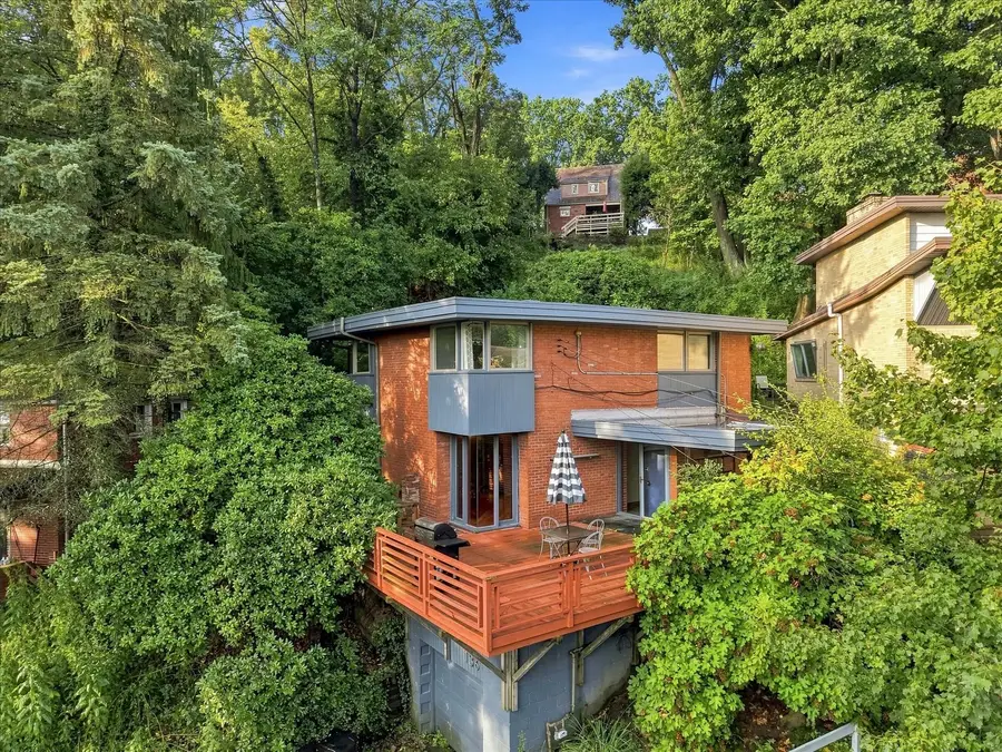 136 Fairfax Rd, Pittsburgh, PA 15221 - #3