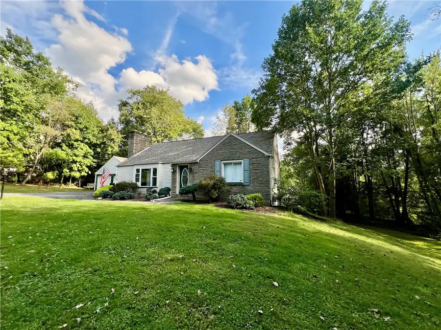 129 Upland Dr, New Castle, PA 16105 - #2