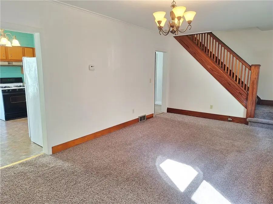 712 Line Ave, Ellwood City, PA 16117 - #2
