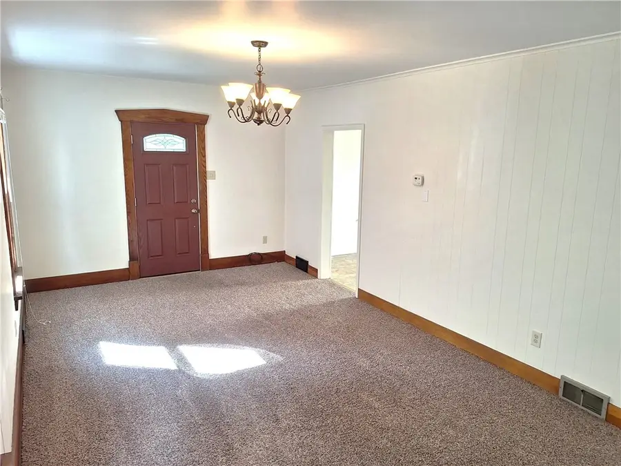 712 Line Ave, Ellwood City, PA 16117 - #3