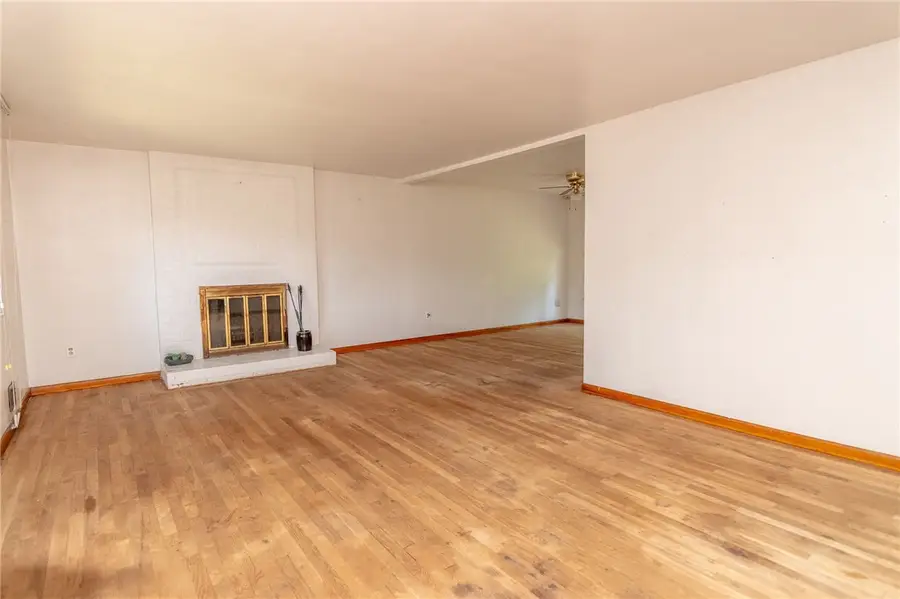 135 Spring Grove Rd, Pittsburgh, PA 15235 - #3