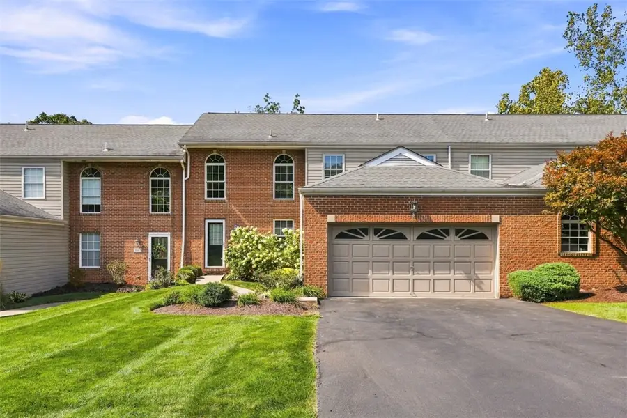 7049 Clubview Dr, Bridgeville, PA 15017 - #2