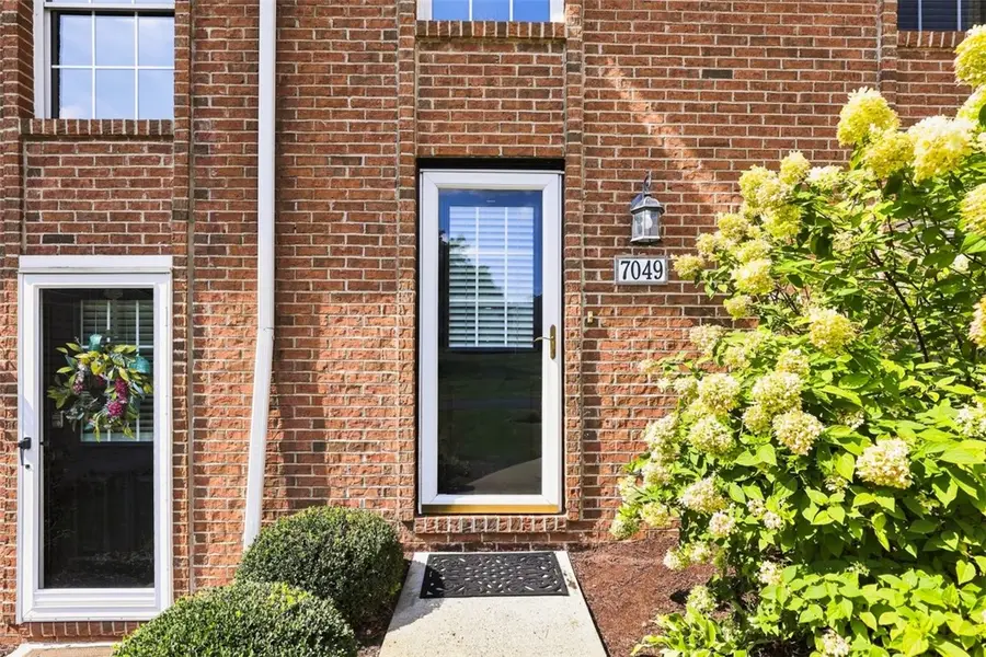 7049 Clubview Dr, Bridgeville, PA 15017 - #3