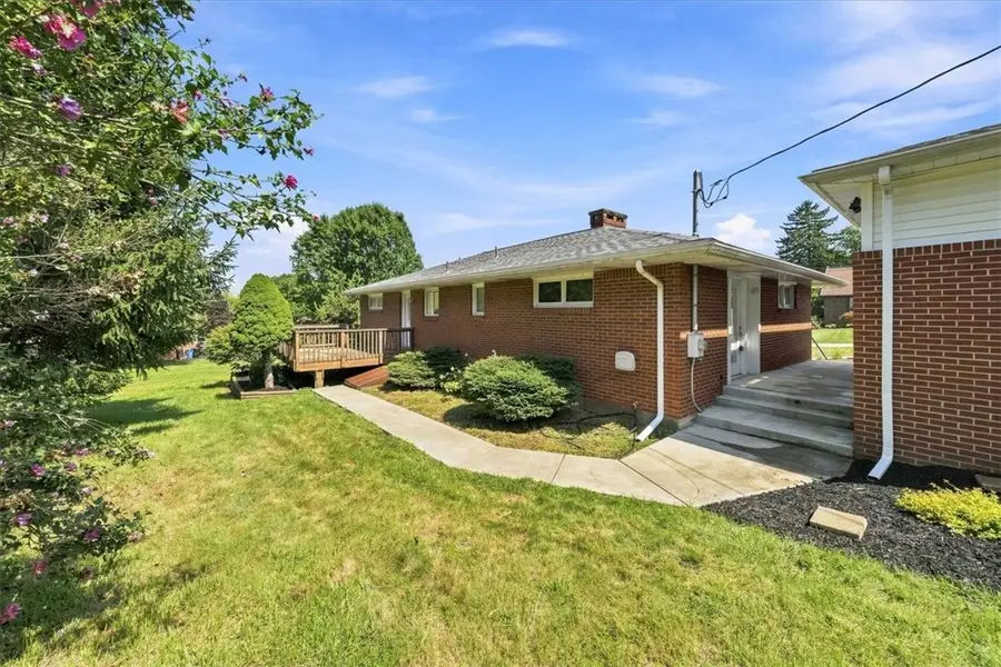 390 Meadow Rd, North Huntingdon, PA 15642 - #3