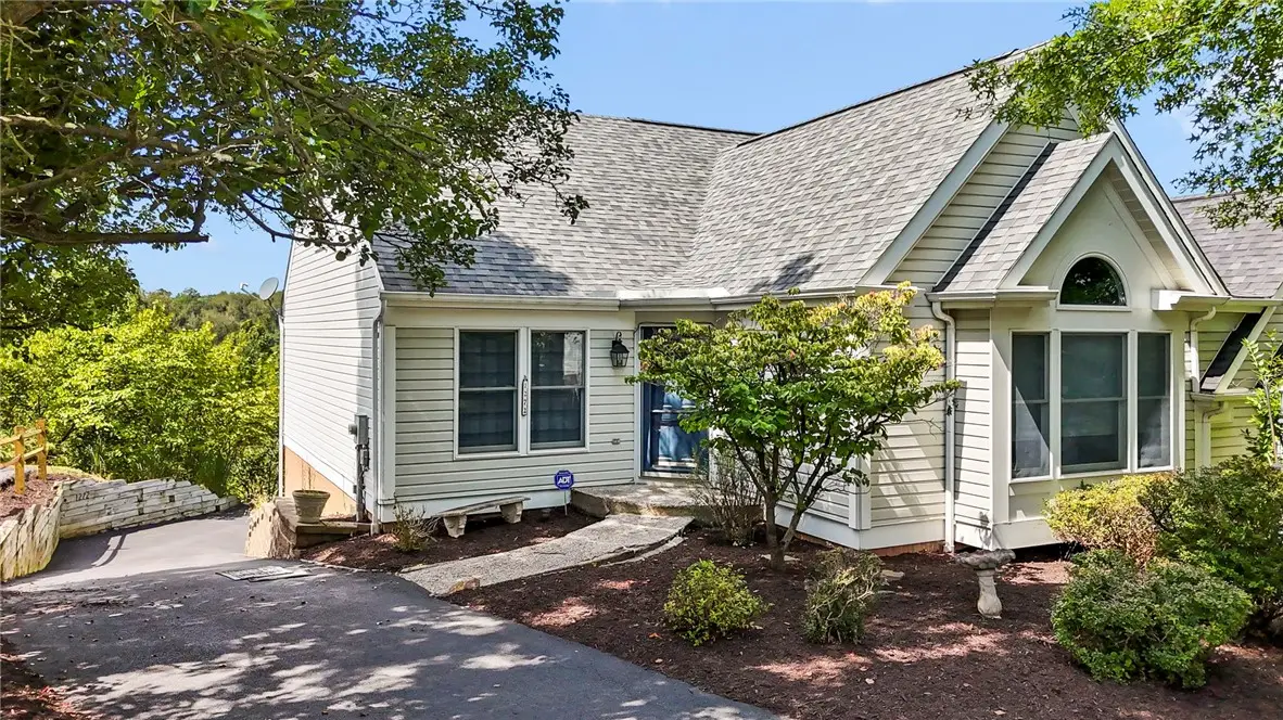 1272 Meadowbrook Dr., Canonsburg, PA 15317 - #1