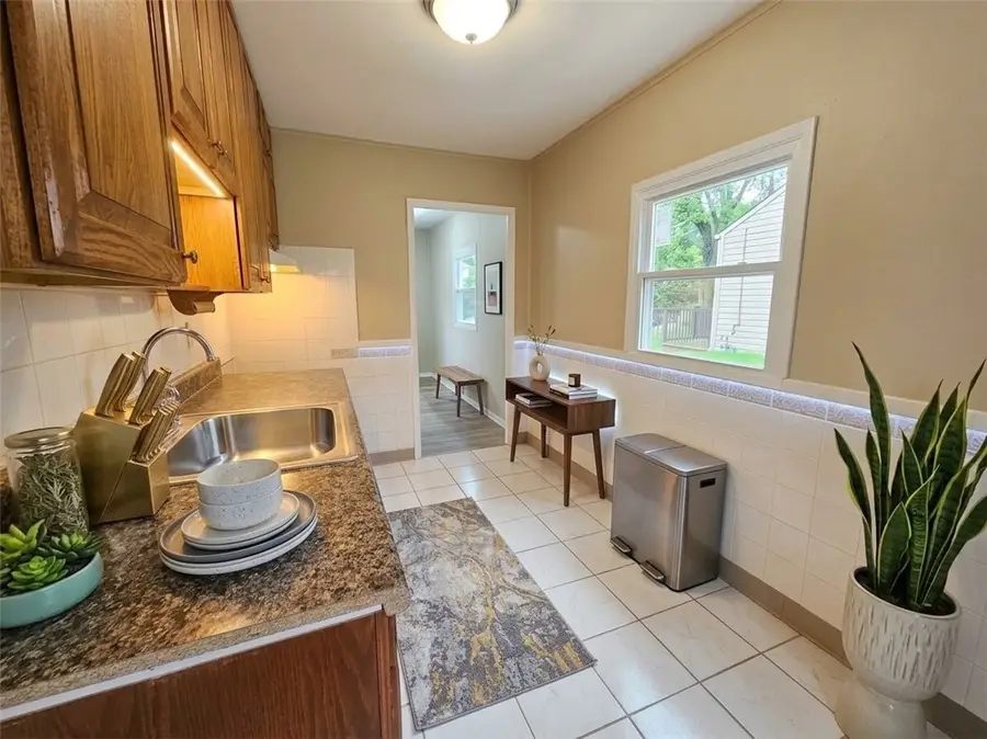 5017 Sherwood Rd, Bethel Park, PA 15102 - #3