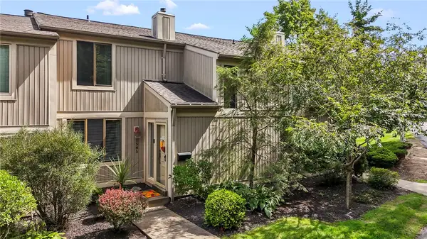 1585 Pineview Dr, Pittsburgh, PA 15241