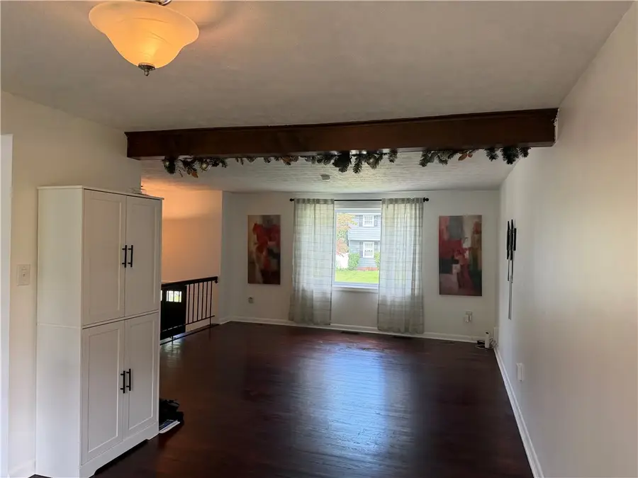 577 Surfside Dr, Pittsburgh, PA 15239 - #2