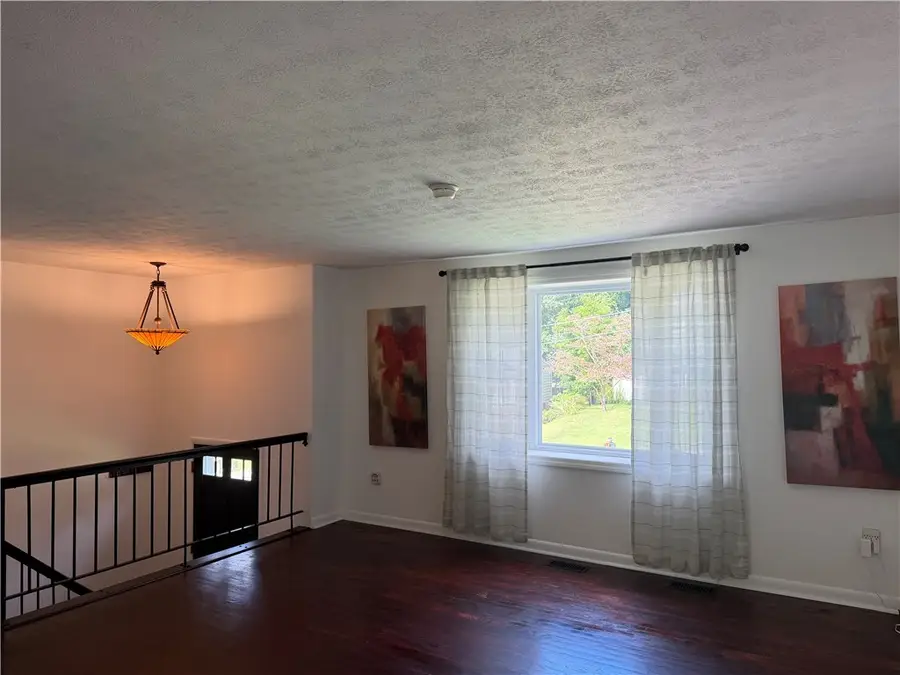 577 Surfside Dr, Pittsburgh, PA 15239 - #3