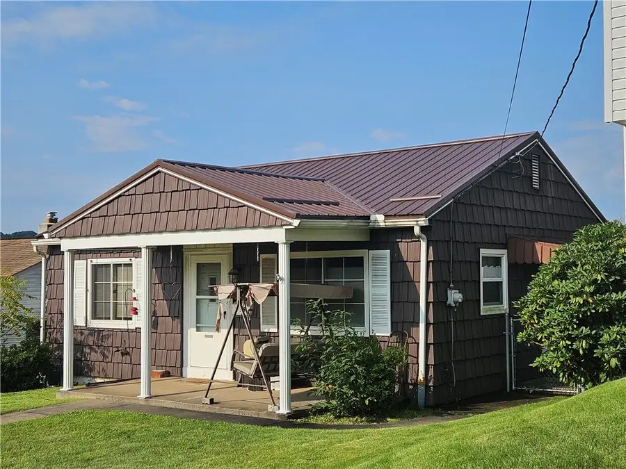 459 Washington Street, Springdale, PA 15144 - #2